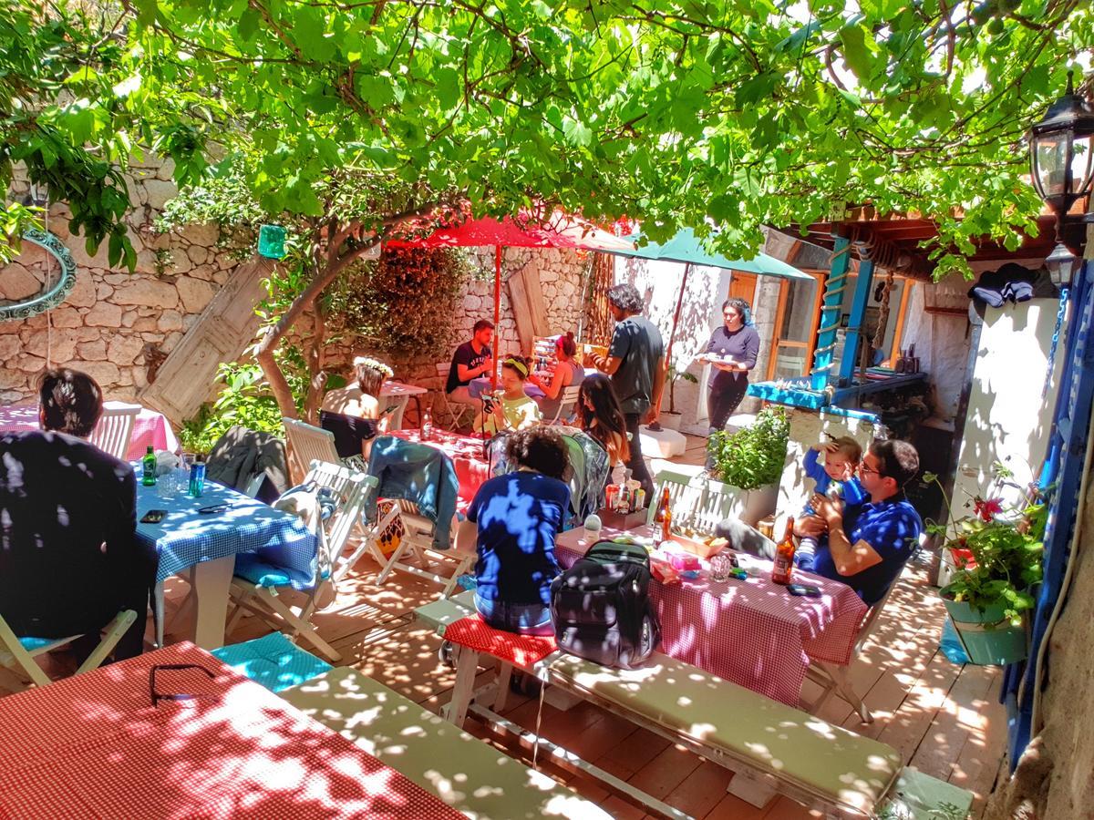 Afet Hanim Konagi Alacatı Bagian luar foto