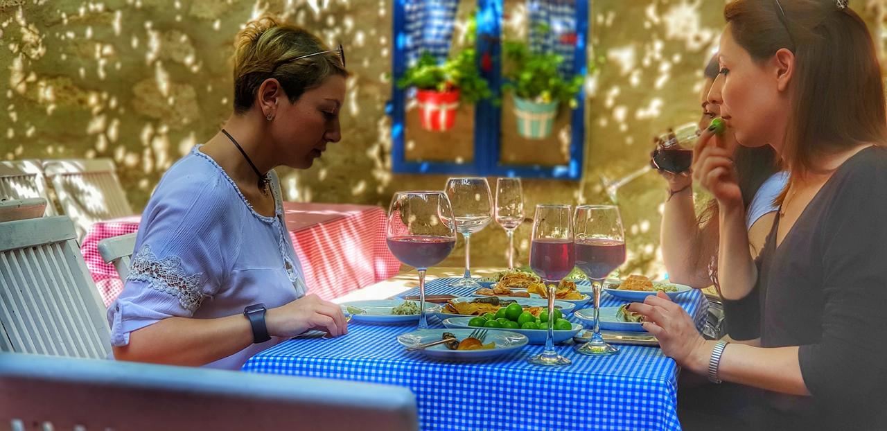 Afet Hanim Konagi Alacatı Bagian luar foto